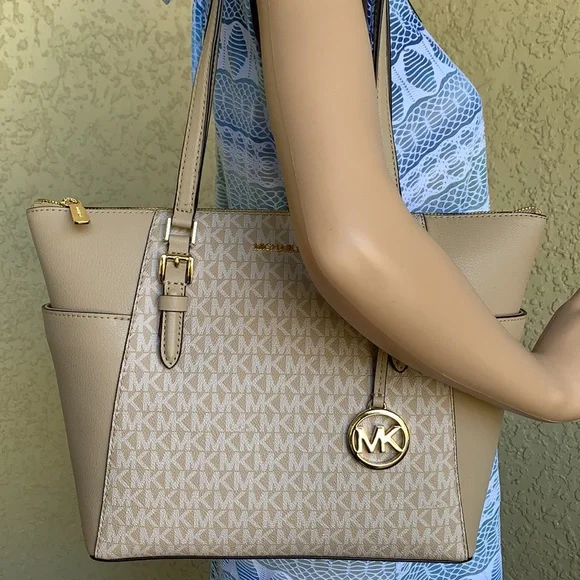 MICHAEL KORS
Charlotte Large Logo and Leather Top-Zip Tote Bag Bisque Mu… - Picture 7 of 16